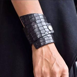 🖤𝟨𝟢%𝖮𝖥𝖥-𝖻𝗎𝗇𝖽𝗅𝖾𝗌𝟣𝟢+🖤NEW Wide Textured Leather Bracelet